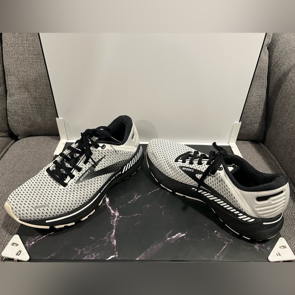 Brooks Adrenaline GTS Black White Women’s Running Shoes Size 7.5 - Picture 7 of 17